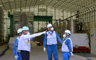 Premier Fumio Kishida na terenie elektrowni w Fukushimie