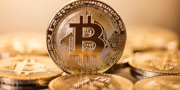 Bitcoin między młotem, a kowadłem
