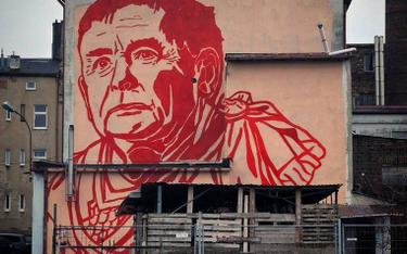 Kaczyński w rzymskiej todze na ścianie w Gdańsku