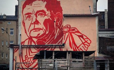 Kaczyński w rzymskiej todze na ścianie w Gdańsku