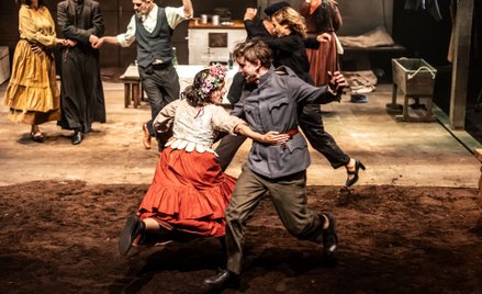 Karolina Kowalska jako tytułowa "Piękna Zośka" w Teatrze Wybrzeże