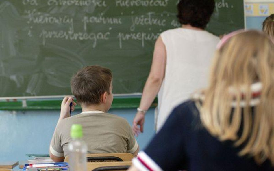 Pedagog może sobie dorabiać na zleceniu