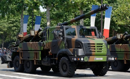 Francja dostarczy Ukrainie haubicoarmaty Caesar i pociski Milan