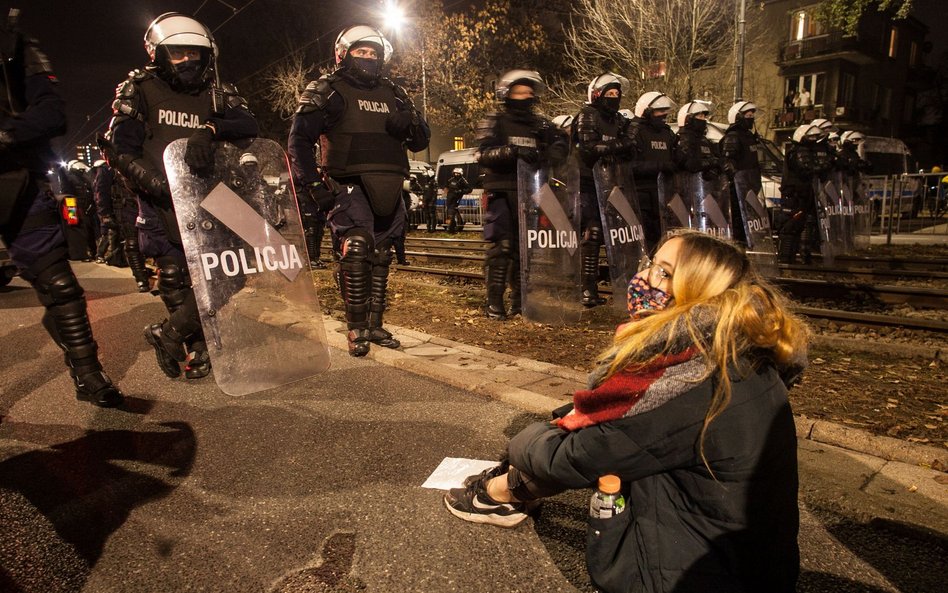 Spór o aborcję: 14-latka nie odpowie za organizację nielegalnego zgromadzenia