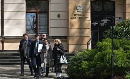 Sędziowie TK: Maciej Taborowski (L), Anna Korwin-Piotrowska (2P), Krystian Markiewicz (2L), Magdalen