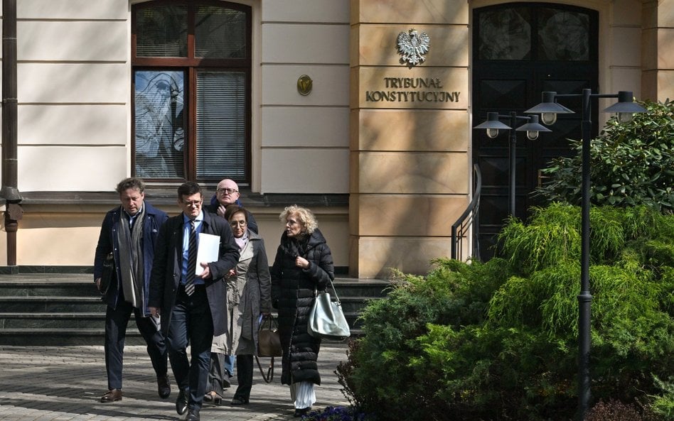 Sędziowie TK: Maciej Taborowski (L), Anna Korwin-Piotrowska (2P), Krystian Markiewicz (2L), Magdalen