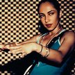 Sade Adu pochodzi z Nigerii, dorastała w Wielkiej Brytanii, jest trzykrotną laureatką Grammy