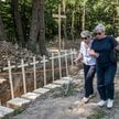 Pogrzeb ekshumowaych ofiar rzezi wołyńskiej na terenie wsi Puźniki