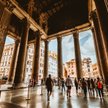 Latem 2023 roku władze włoskie zmieniły zasady wstępu do Panteonu w Rzymie. Odtąd trzeba kupić bilet