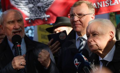 Antoni Macierewicz, Jacek Kurski i Jarosław Kaczyński przed Trybunałem Konstytucyjnym.