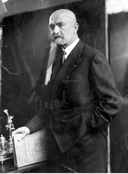Walery Sławek (1879–1939) – trzykrotny premier Polski, marszałek Sejmu II RP, podpułkownik dyplomowa