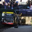 Miejsce wypadku w rejonie Ronda Zesłańców Syberyjskich w Warszawie, 5 bm. Autobus linii 186 miał naj