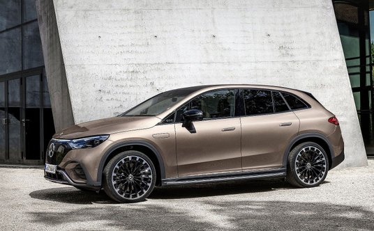 Mercedes EQE SUV
