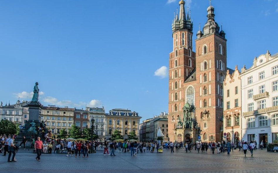 Latem co piątą złotówkę wydajemy na podróże