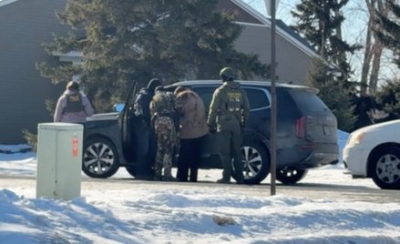 Moment zatrzymania Rebeki Ringstrom przez agentów imigracyjnych