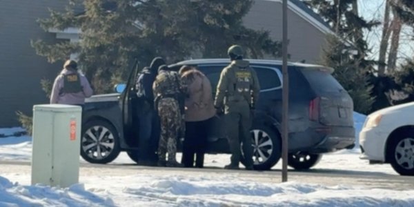 ICE surowo karze osoby, które śledzą samochody funkcjonariuszy