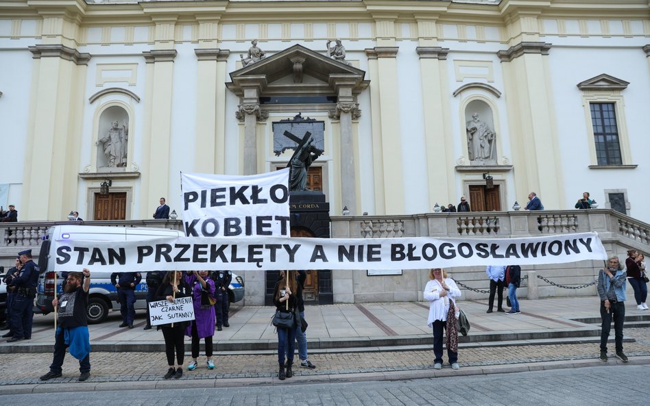 Protest zorganizowany przez Ogólnopolski Strajk Kobiet po smierci 33-letniej Doroty. Warszawa, 14 cz