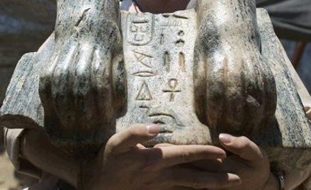 Zachowany fragment sfinksa ma ?50 cm długości