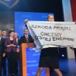 Konwencję PO próbowali zakłócić działacze Greenpeace. Na zdjęciu aktywistka Agata Włodarczyk