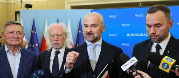 Koordynatorzy projektu SprawdzaMy Adam Malinowski (P) i Jacek Socha (2L) oraz prezes Polskiej Rady B