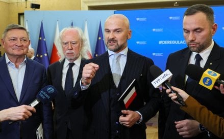 Koordynatorzy projektu SprawdzaMy Adam Malinowski (P) i Jacek Socha (2L) oraz prezes Polskiej Rady B