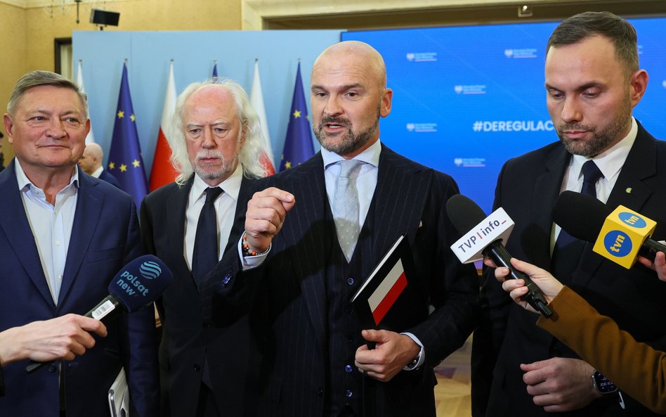 Koordynatorzy projektu SprawdzaMy Adam Malinowski (P) i Jacek Socha (2L) oraz prezes Polskiej Rady B