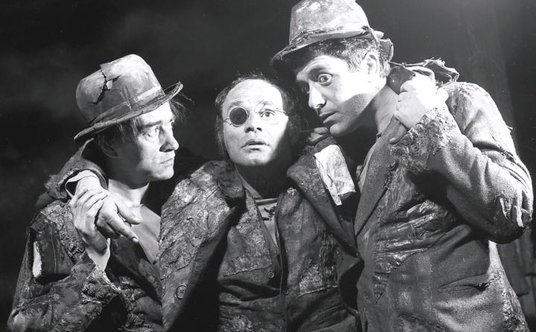 „Czekając na Godota” w warszawskim Teatrze Ateneum (1971 r.). Od lewej: Wiesław Michnikowski, Roman 