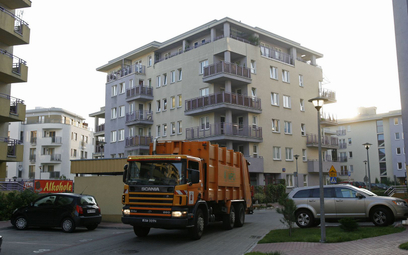 W Warszawie dalej będzie ryczałtowa opłata za śmieci