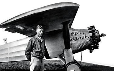 Lindbergh nazwał swój samolot Spirit of St. Louis na cześć przedsiębiorców z rodzinnego miasta, któr