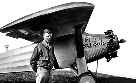 Lindbergh nazwał swój samolot Spirit of St. Louis na cześć przedsiębiorców z rodzinnego miasta, któr