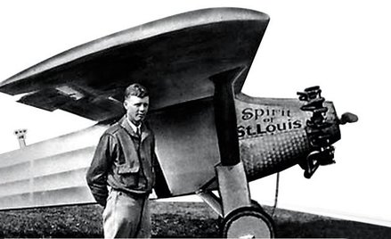Lindbergh nazwał swój samolot Spirit of St. Louis na cześć przedsiębiorców z rodzinnego miasta, któr