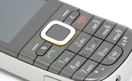 Operatorzy mają posiadać w swojej ofercie telefony, których obsługa nie będzie sprawiała kłopotów ni