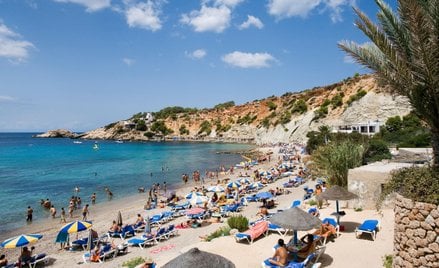 Ibiza ogranicza liczbę samochodów, którymi mogą jeździć turyści