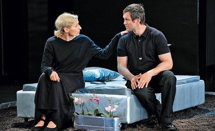 „Rowerzyści” to spektakl, w którym Anna Augustynowicz prezentuje chłodne i wyrachowane związki bohat