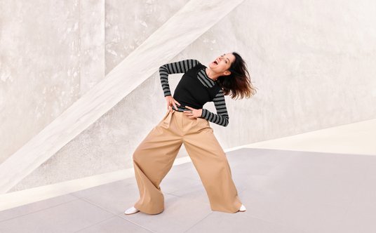 W kampanii „Feels like Gap” wzięła udział amerykańska aktorka Parker Posey.