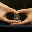 Diament wielkości kurzego jaja sprzedany na aukcji. Trafił do Japonii