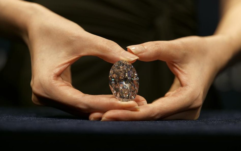 Diament wielkości kurzego jaja sprzedany na aukcji. Trafił do Japonii
