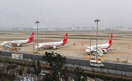 Swoje boeingi 737 max uziemiły między innymi szanghajskie linie lotnicze