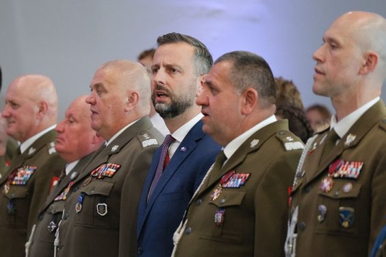 Minister obrony narodowej Władysław Kosiniak-Kamysz podczas uroczystości wręczenia medali i wyróżnie