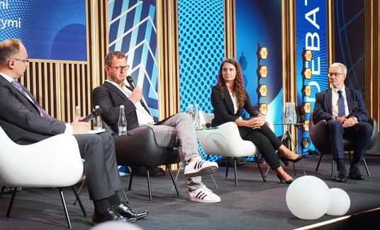 One of the topics discussed by the experts was how the telecommunications sector is affected by the 