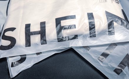Shein w ogniu krytyki. Zatrudnieni w fabrykach wciąż pracują 75 godzin tygodniowo