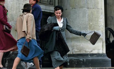 Film nie wzbudza emocji mimo ekspresyjnej gry Emily Watson