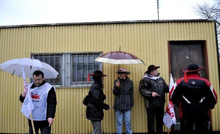 edług GUS pod koniec roku na 100 osób dorosłych pracowało prawie 56; na 100 mężczyzn pracowało 64, a
