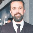 Dwaj aktorzy, Rob McElhenney i Ryan Reynolds, grający w amerykańskich filmach, chcą przywrócić blask