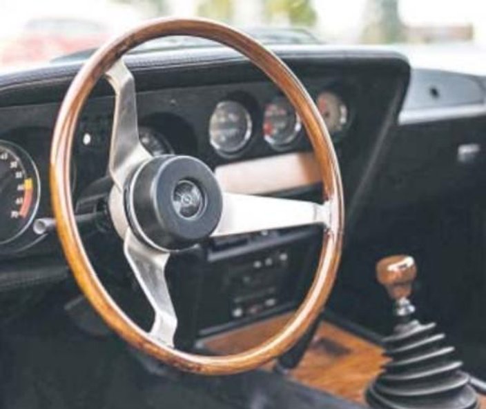 Środek jest zachowany w stanie oryginalnym i jest to stan znakomity.