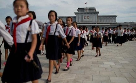 Chińscy turyści - cukierkami w Koreańczyków