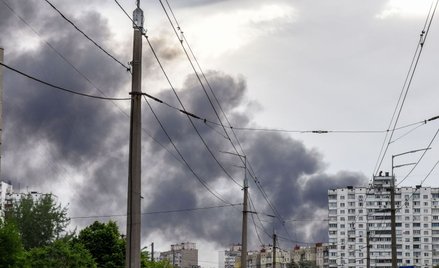 Dym nad Kijowem po uderzeniu rosyjskich pocisków