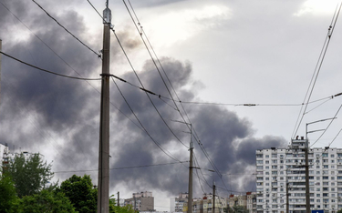 Dym nad Kijowem po uderzeniu rosyjskich pocisków