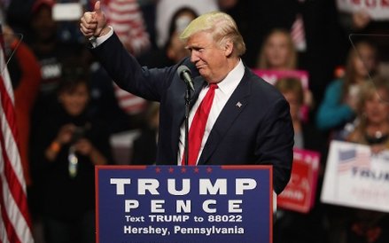 W ujawnionej rozmowie z 2005 roku z gospodarzem telewizyjnego programu "Access Hollywood" Billym Bus