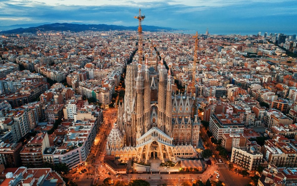Sagrada Família – świątynia w Barcelonie, której budowę rozpoczęto w 1882 r. Swój niepowtarzalny arc